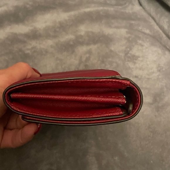 🚫SOLD🚫 MICHAEL KORS LONG RED TRIFOLD WALLET / APPEARS UNUSED - Picture 8 of 8